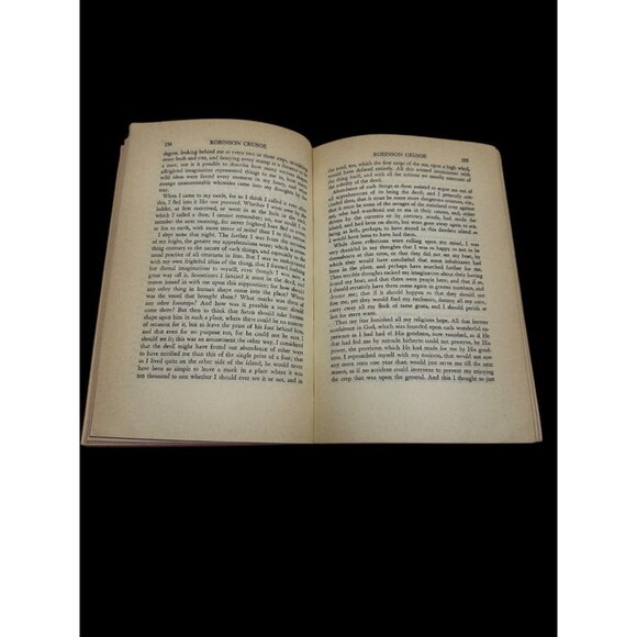 Vintage Giant Junior Classics Robinson Crusoe Daniel Defoe Paperback AS/IS - Picture 2 of 13